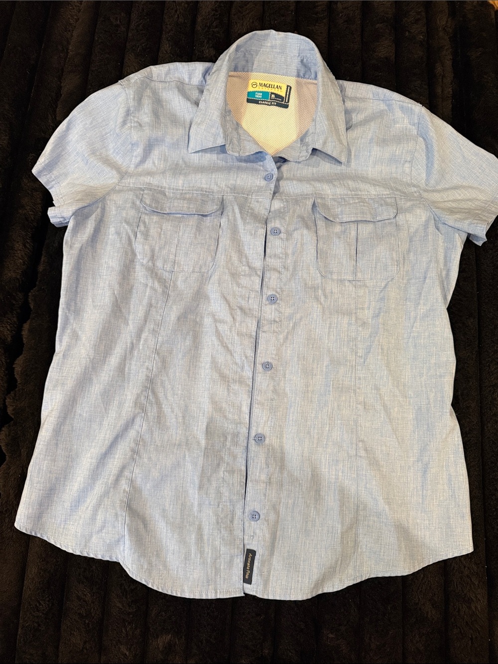 Magellan Outdoors Light Blue Short Sleeve Button-Down Shirt